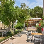 Lunaria Guest house 3*