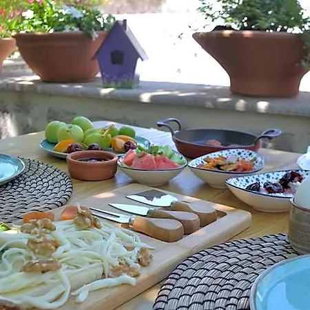 Lunaria بيت ضيافة 3*